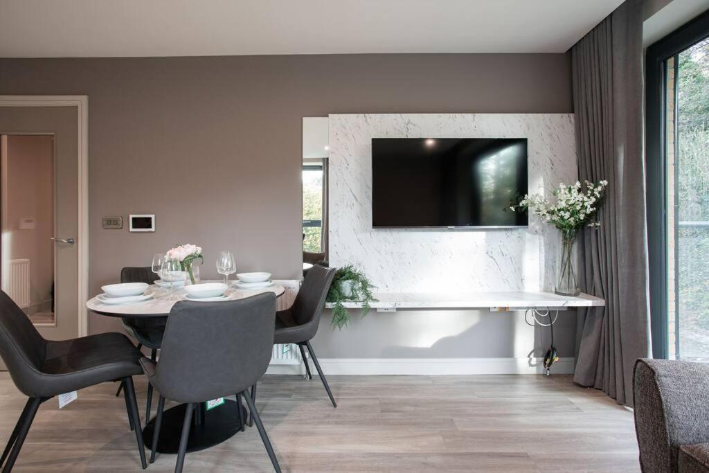 Modern 2Br With Balcony Next To The City Airport Bhd - Free Parking Belfast Dış mekan fotoğraf