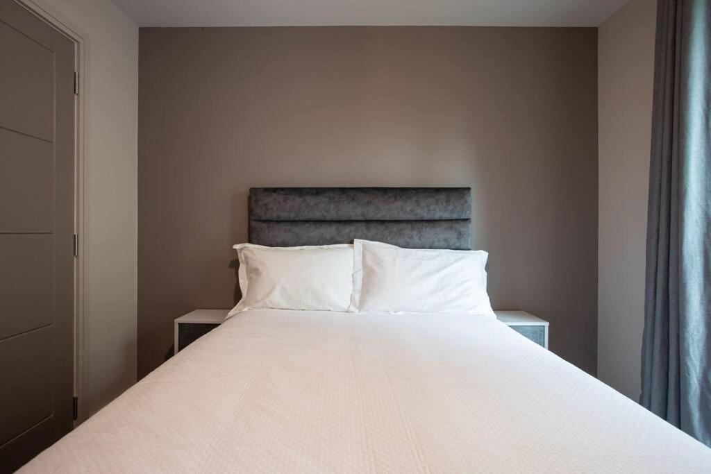 Modern 2Br With Balcony Next To The City Airport Bhd - Free Parking Belfast Dış mekan fotoğraf