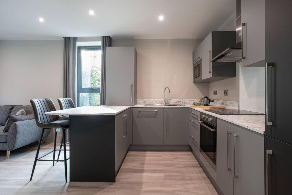 Modern 2Br With Balcony Next To The City Airport Bhd - Free Parking Belfast Dış mekan fotoğraf