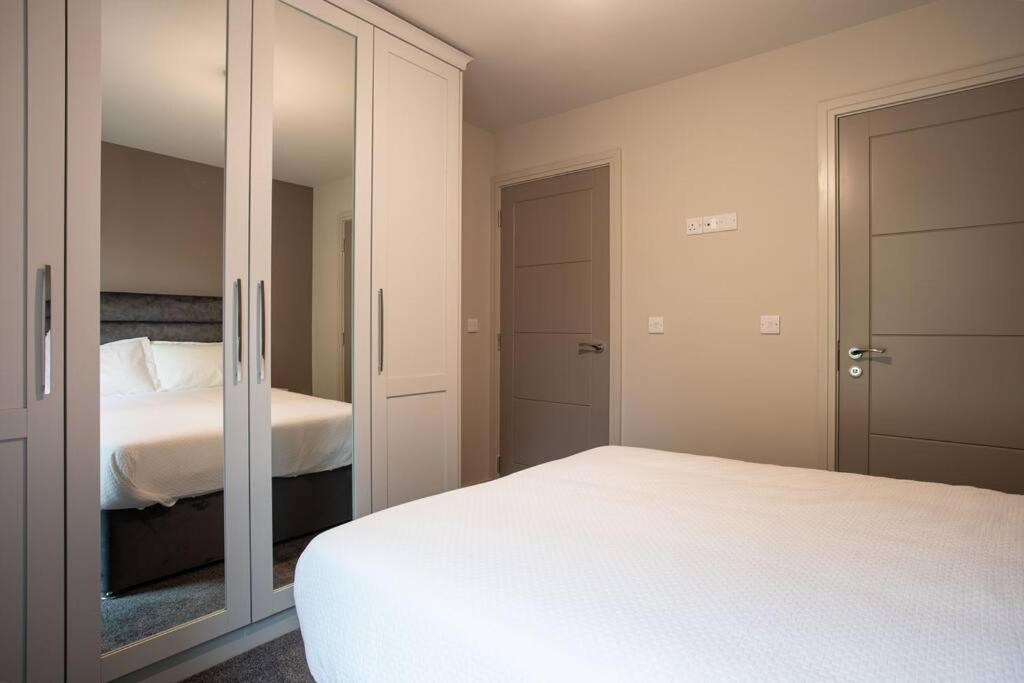 Modern 2Br With Balcony Next To The City Airport Bhd - Free Parking Belfast Dış mekan fotoğraf