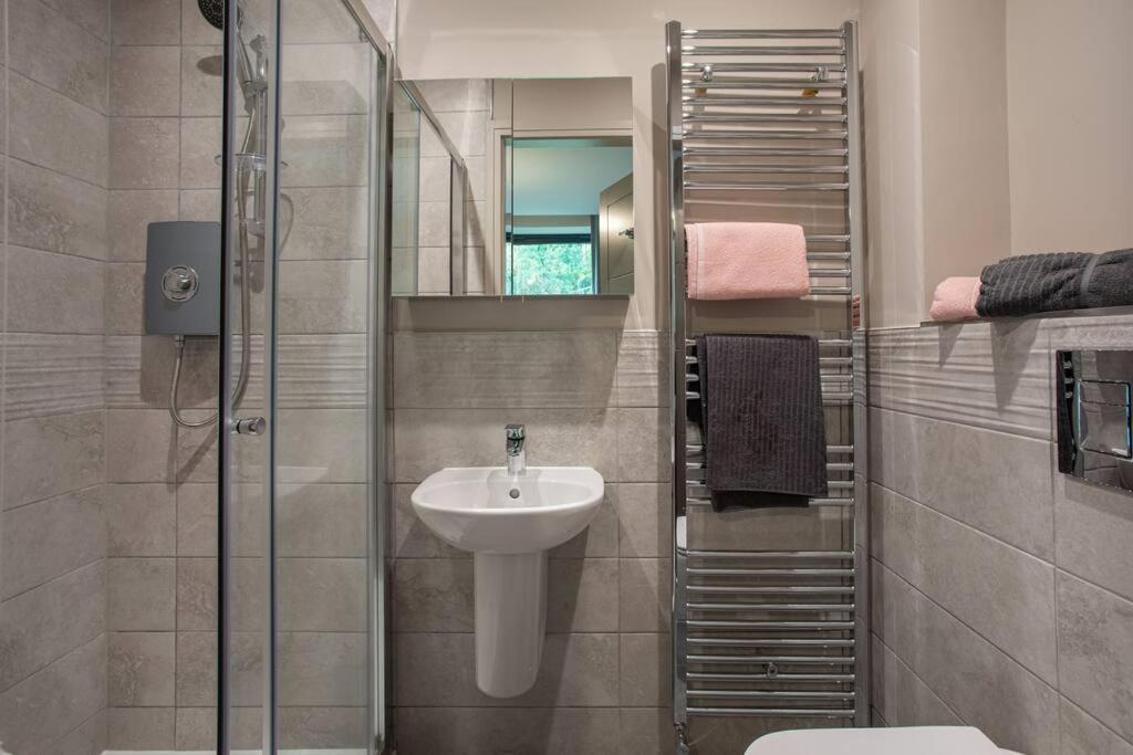 Modern 2Br With Balcony Next To The City Airport Bhd - Free Parking Belfast Dış mekan fotoğraf